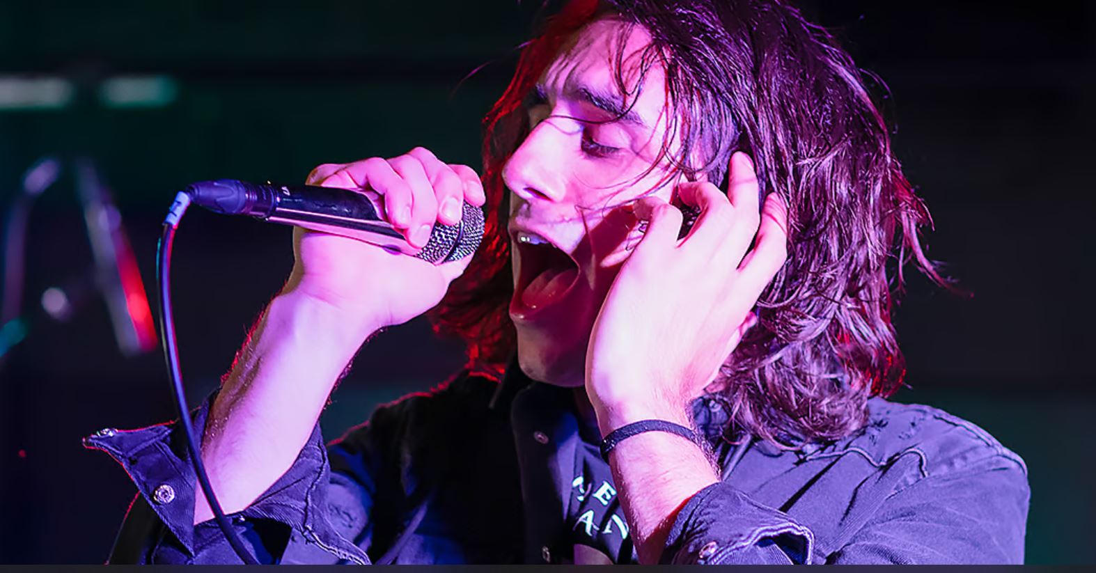 sE Electronics V7 Super Cardioid Dynamic, Handheld Vocal Microphone, Chrome