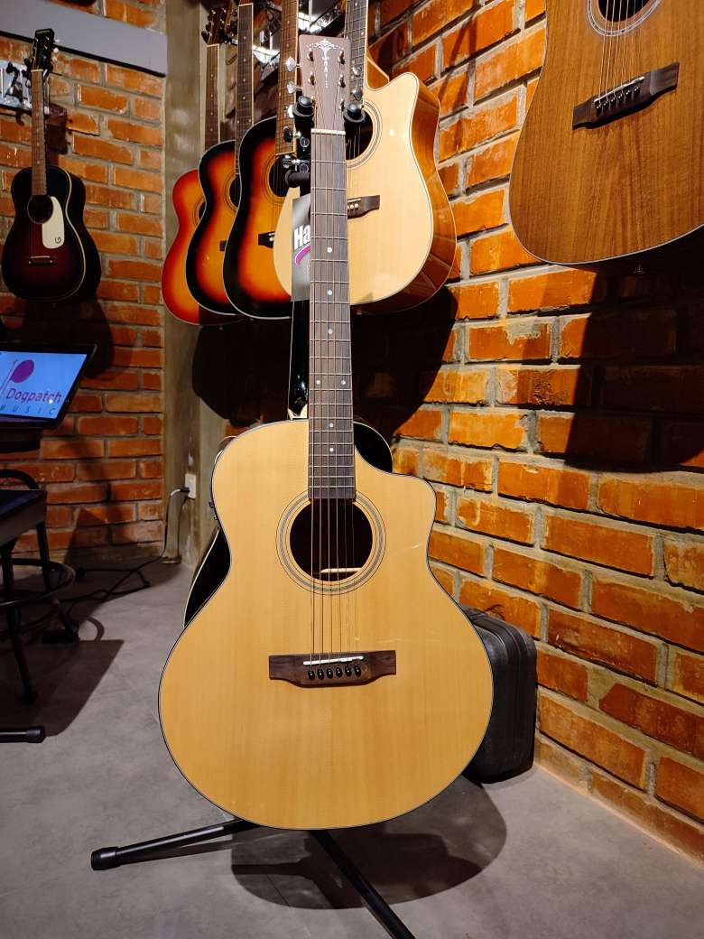 Tokai Cat's Eyes Acoustic/Electric Guitar CE57-GO-EA, Natural, w/Presys+ 201 PreAmp, Solid Spruce Top, Mahogany Side Back/Neck, Rosewood Fingerboard and Gig Bag