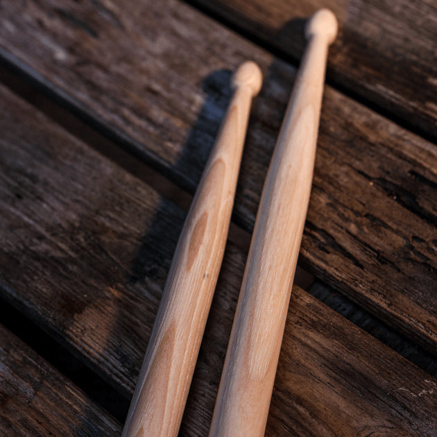 Vic Firth American Classic®, 2B Drum Sticks, Hickory, Wood Tip