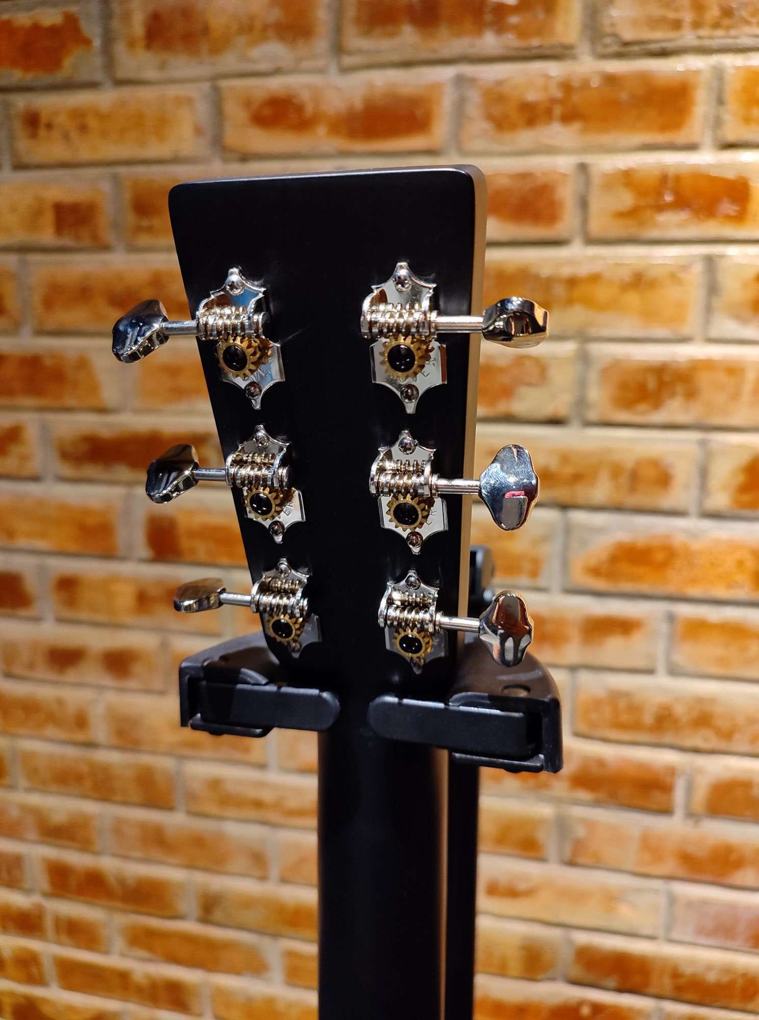 Tokai Cat's Eyes Acoustic/Electric Guitar, CE57-GO-EA, Black with Presys+ 201 PreAmp, Solid Spruce Top, Mahogany Side Back/Neck, Rosewood Fingerboard, and Gig Bag.