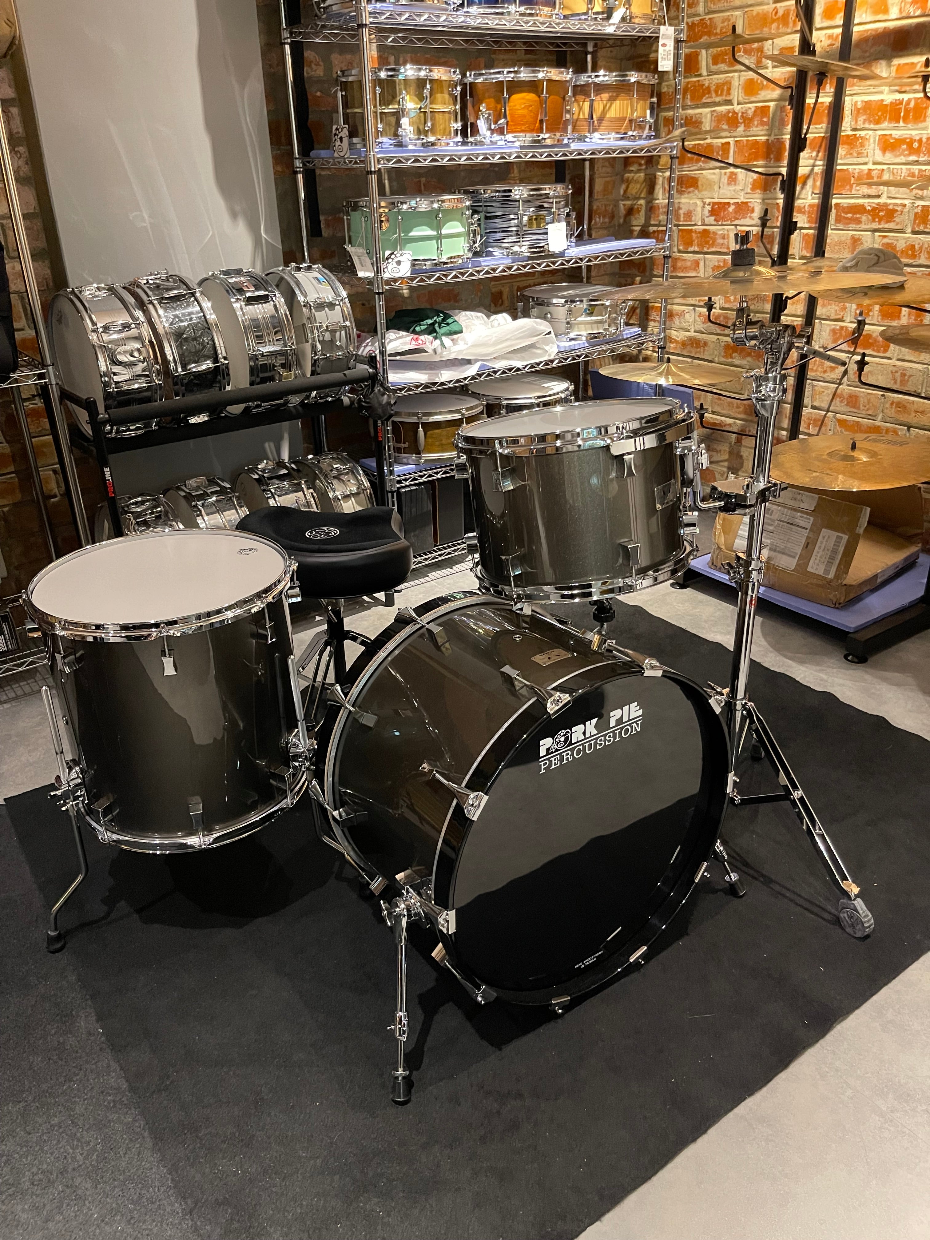 PorkPie Drum Kit, Little Squealer Pewter Metallic 5 pieces Kit , 50/50 Mahogany/Birch Woodw/Cases