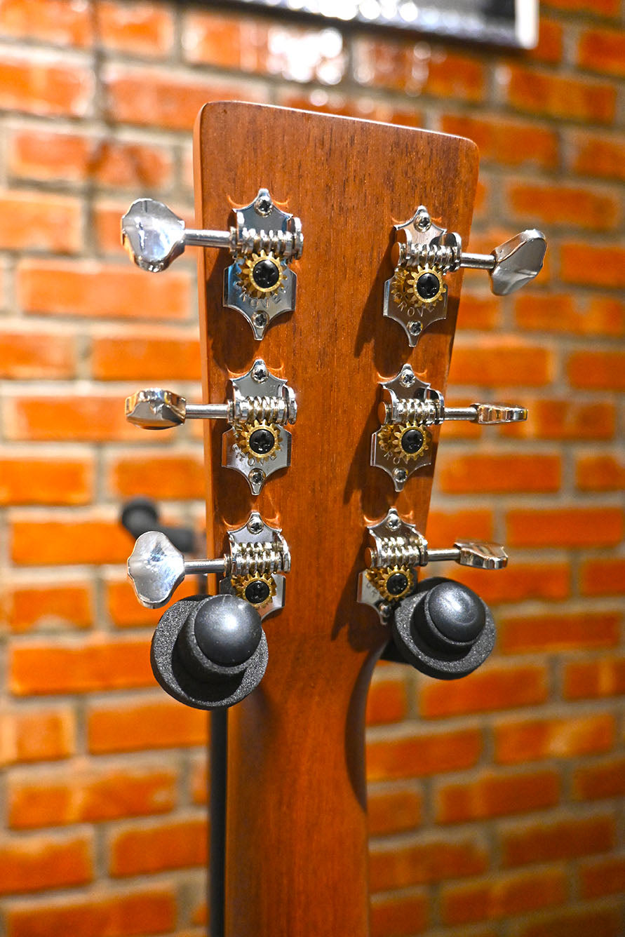 Tokai Cat's Eyes Acoustic/Electric Guitar CE57-GO-EA, Natural, w/Presys+ 201 PreAmp, Solid Spruce Top, Mahogany Side Back/Neck, Rosewood Fingerboard and Gig Bag