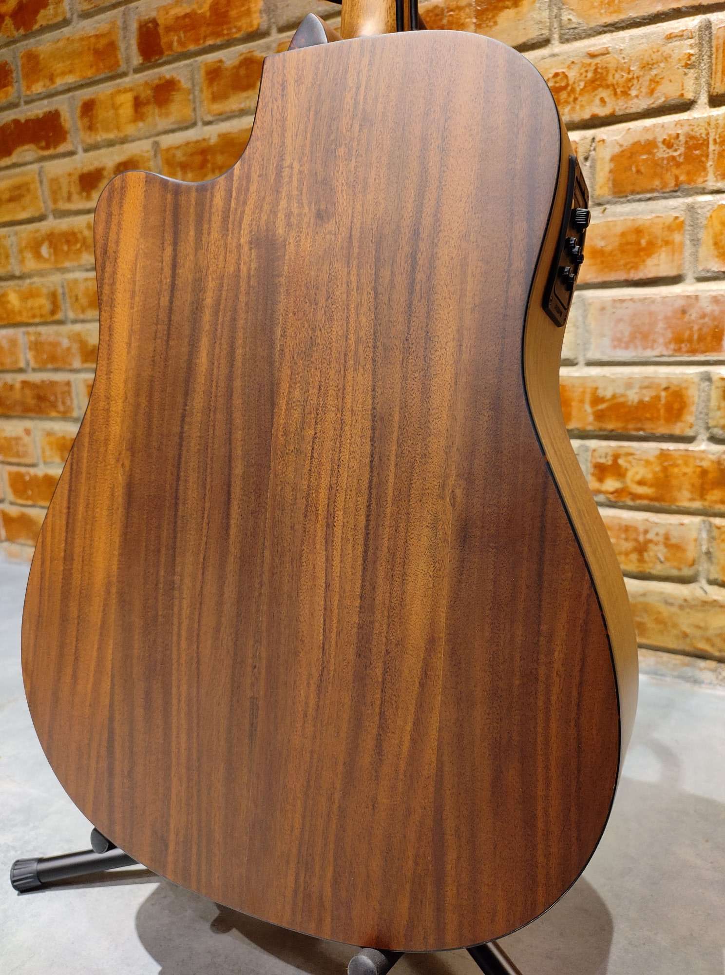 Tokai Cat's Eyes CE62-EA, KOA, Acoustic/Electric Guitar, Dreadnought Body w/Fishman Presys+ 201 PreAmp and Gig Bag