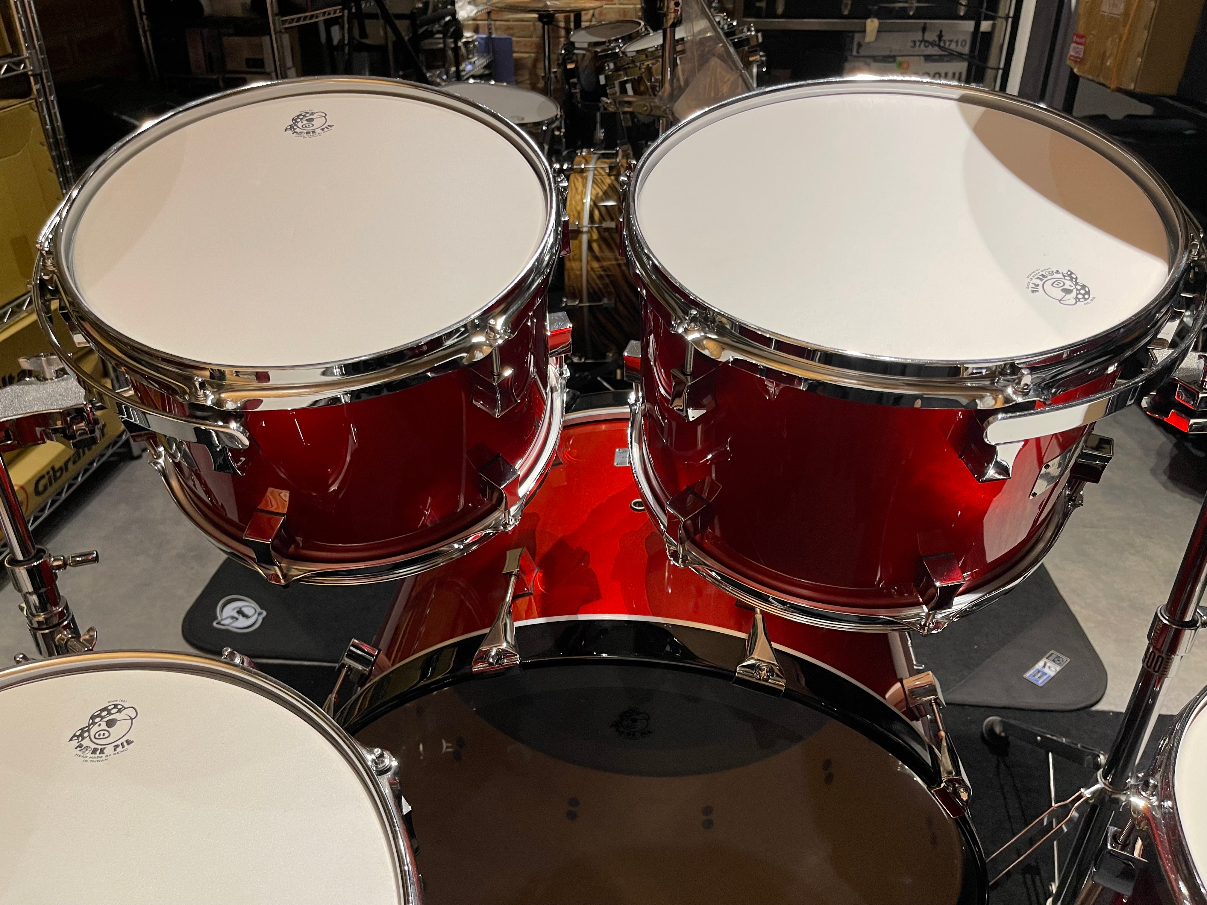 Pork Pie Drum Kit Little Squealer,Fire Red, 6 pieces 50/50 Mahogany/Birch Wood, w/Cases