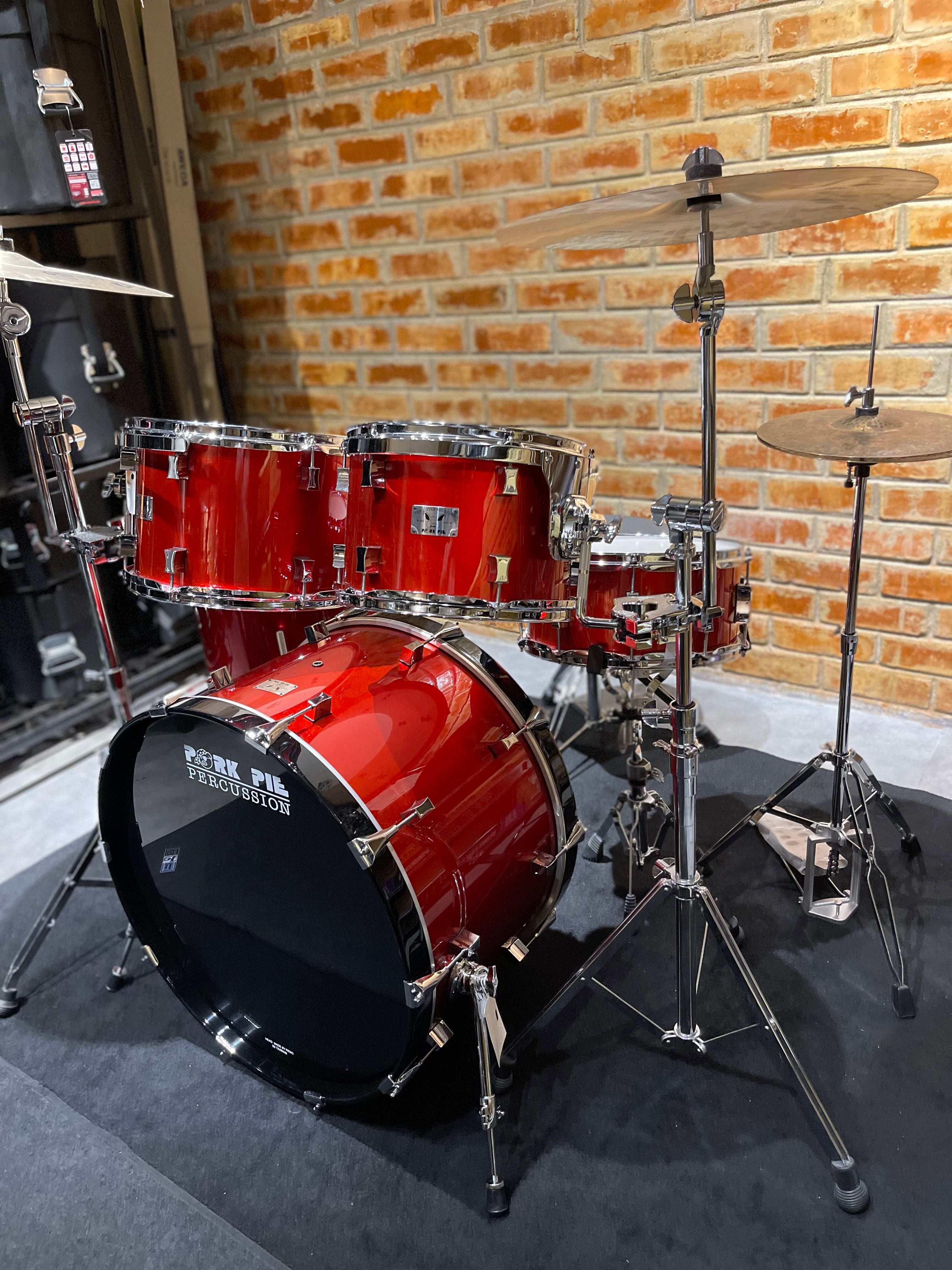 Pork Pie Drum Kit Little Squealer,Fire Red, 6 pieces 50/50 Mahogany/Birch Wood, w/Cases