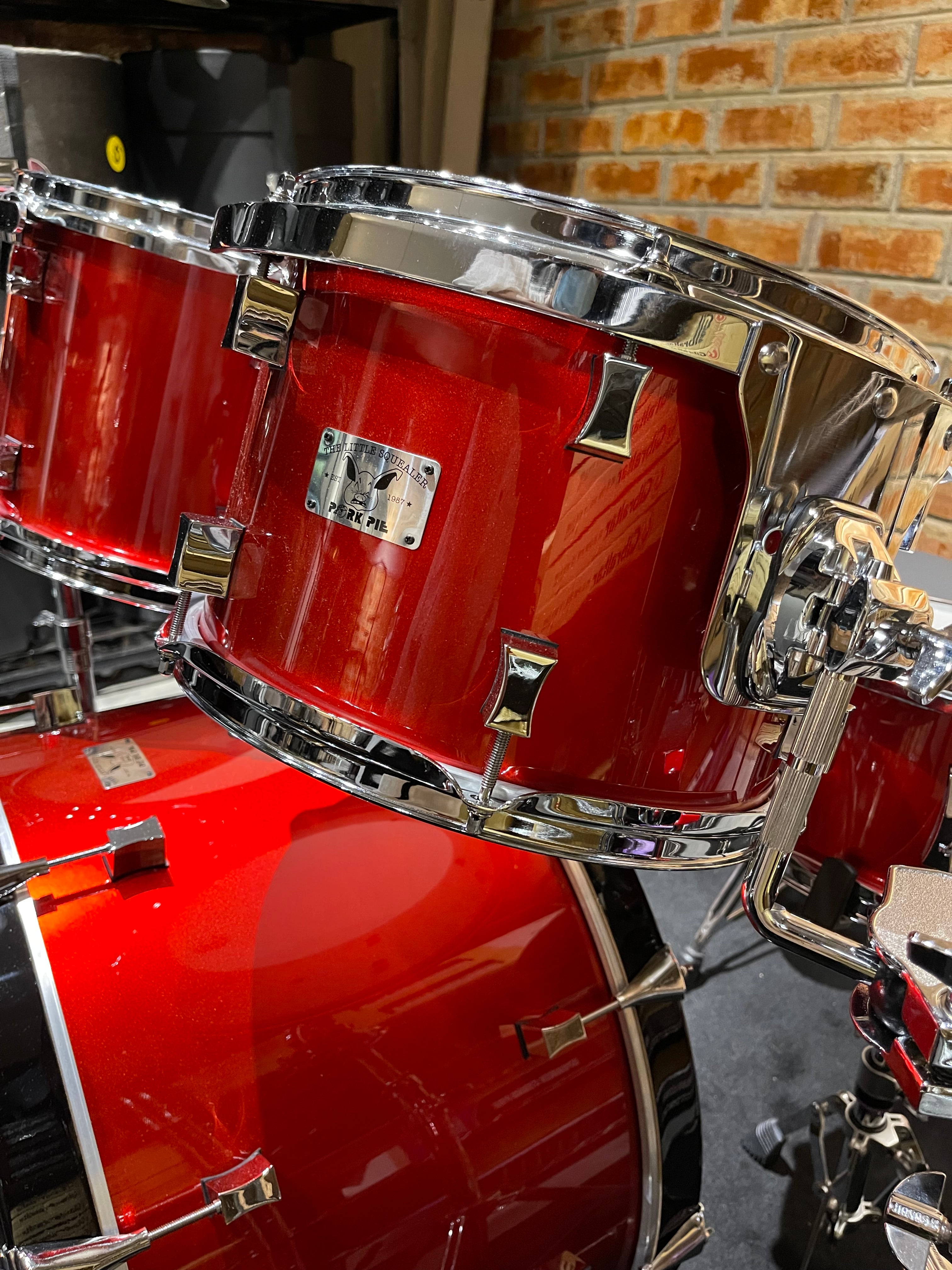 Pork Pie Drum Kit Little Squealer,Fire Red, 6 pieces 50/50 Mahogany/Birch Wood, w/Cases