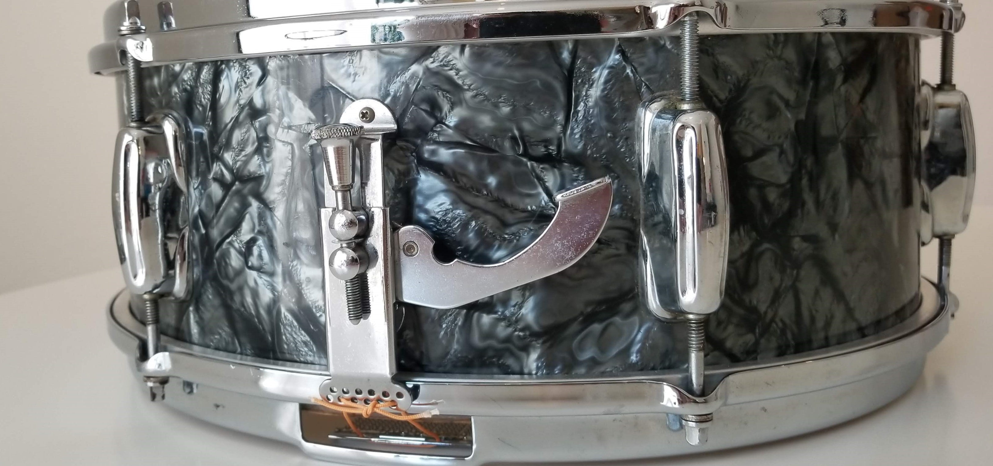 Slingerland Hollywood Ace 1962 Acoustic Snare, 5.5"x14", 8 Lugs Black Diamond Pearl Finish -Very Good Condition