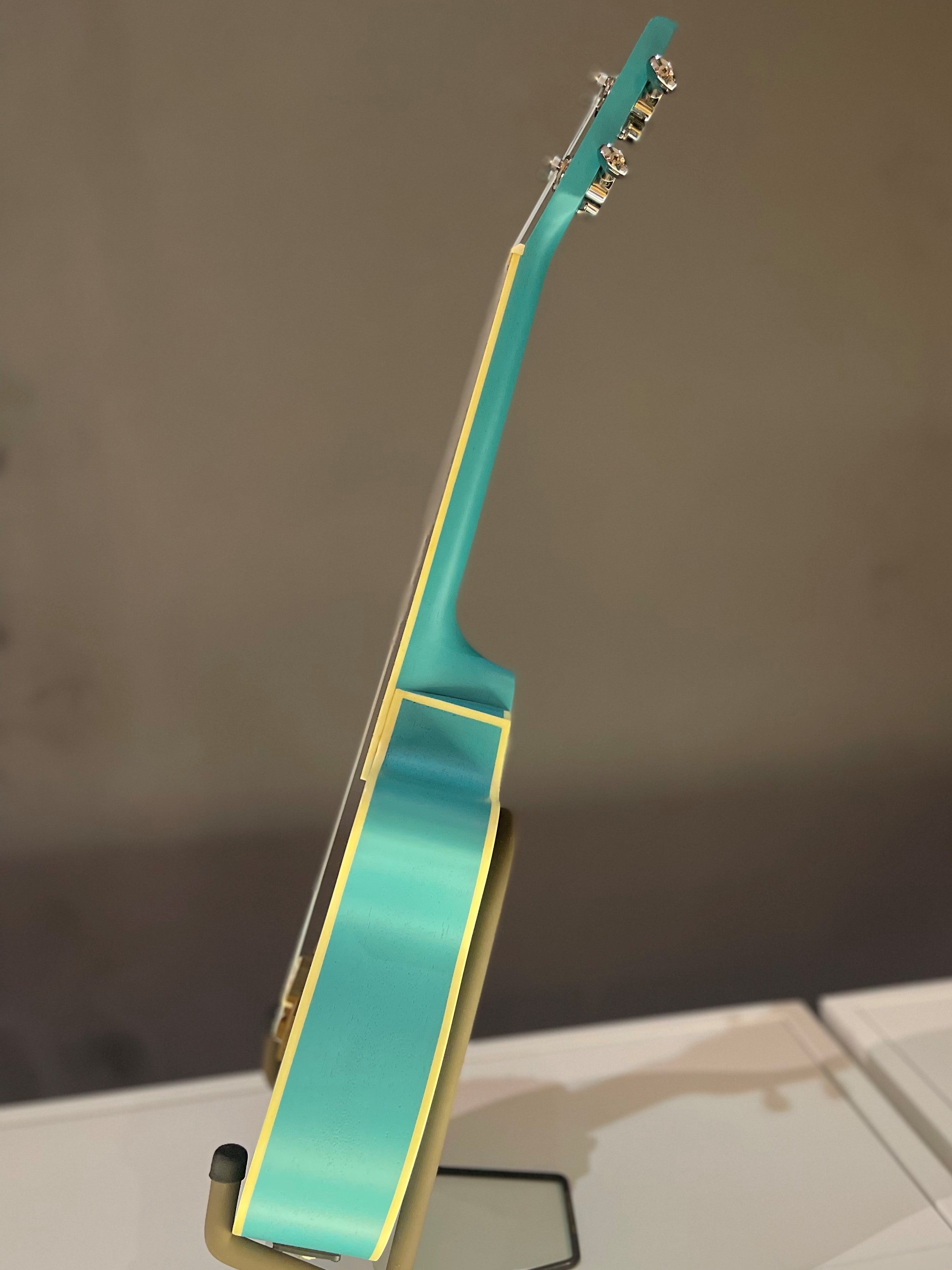 Amahi UK 205EQ, Turquoise Light Blue, Mahogany Ukulele - Concert Size with Gig Bag
