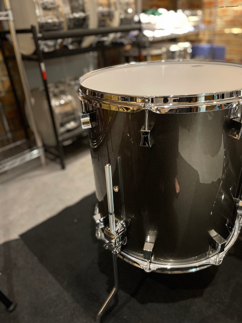 PorkPie Drum Kit, Little Squealer Pewter Metallic 5 pieces , (1)16x16" Floor Tom,(1) 16x18'' Floor Tom (1) 8x13 Mounted Tom, (1) 6.5 x14" Snare, (1) 14 x 22" Kick Bass Drum w/Cases