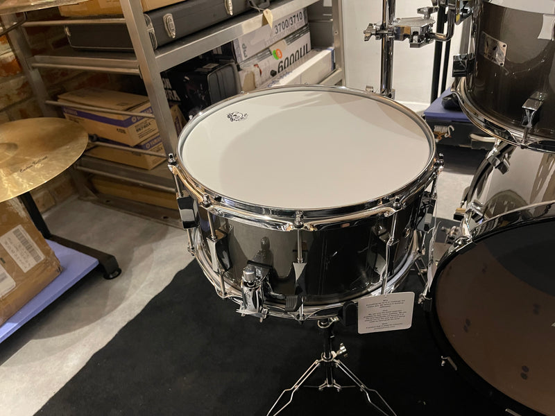 PorkPie Drum Kit, Little Squealer Pewter Metallic 5 pieces , (1)16x16" Floor Tom,(1) 16x18'' Floor Tom (1) 8x13 Mounted Tom, (1) 6.5 x14" Snare, (1) 14 x 22" Kick Bass Drum w/Cases