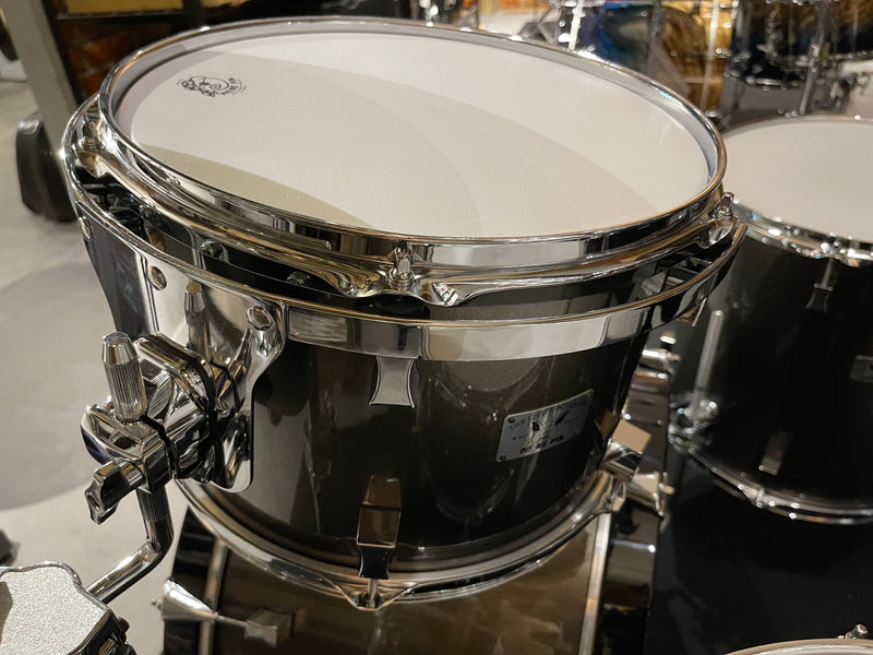 PorkPie Drum Kit, Little Squealer Pewter Metallic 5 pieces , (1)16x16" Floor Tom,(1) 16x18'' Floor Tom (1) 8x13 Mounted Tom, (1) 6.5 x14" Snare, (1) 14 x 22" Kick Bass Drum w/Cases