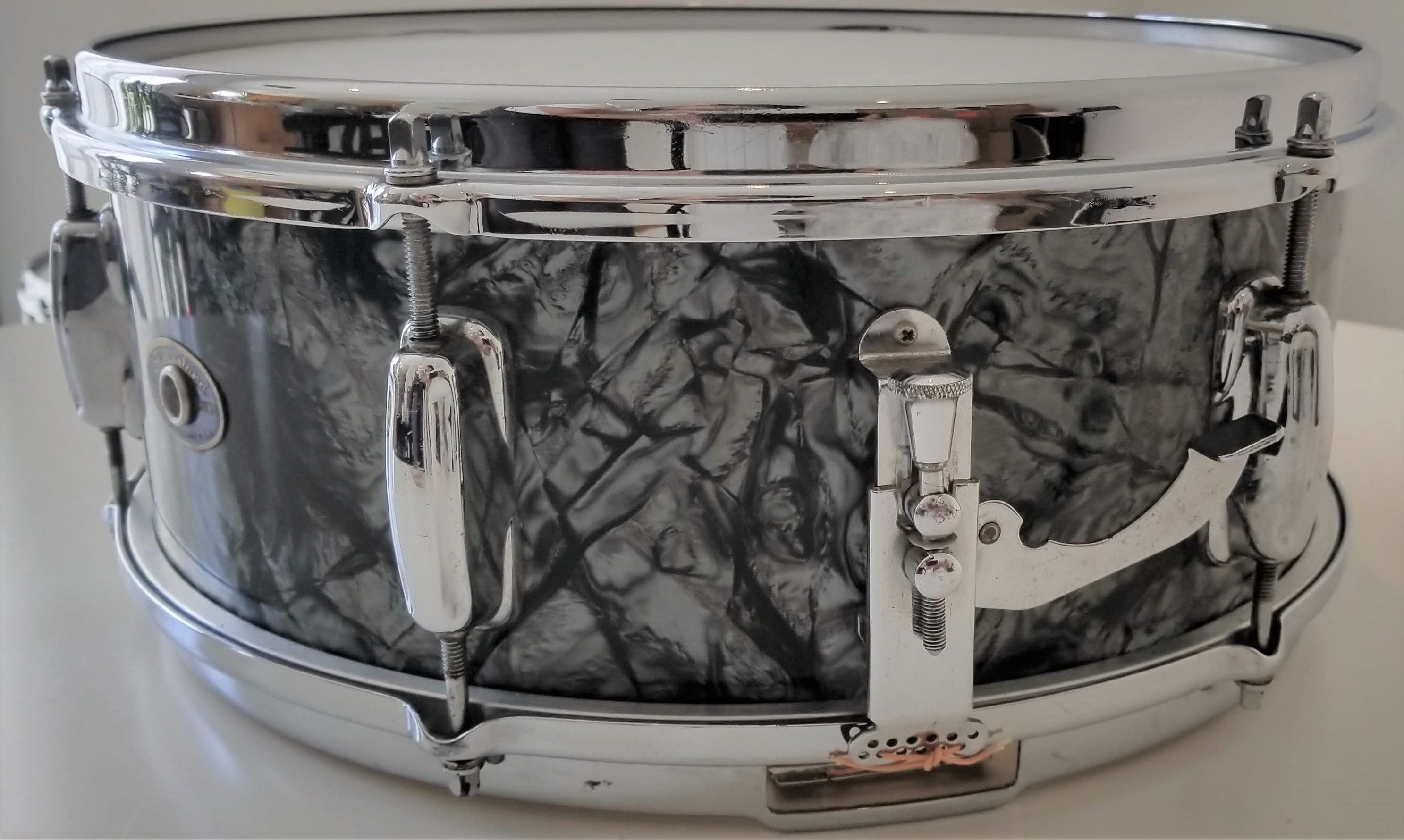 Slingerland Hollywood Ace 1962 Acoustic Snare, 5.5"x14" Black Diamond Pearl Finish -Very Good Condition
