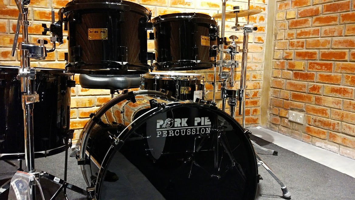 PENDING - Pork Pie Drum Kit, USA Custom Black Satin, 5 Pieces Kit, select 22" Kick Bass, w/Cases